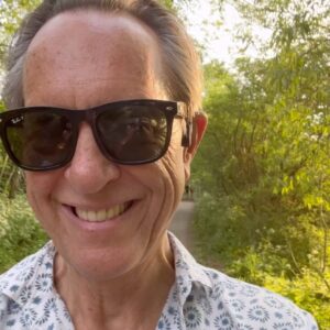 Richard E. Grant Instagram - Walking into the week beside the Thames in Richmond and it finally feels like Summer is here!! 🇬🇧🇬🇧🇬🇧🇬🇧🇬🇧
