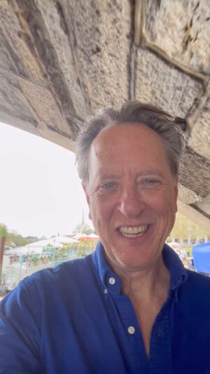 Richard E. Grant Instagram - Few degrees warmer and it finally feels like Spring has sprung! 👌🐝😀🌹