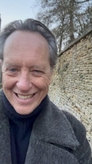 Richard E. Grant Instagram - Enough forehead to sell real estate plots! 😂🥶