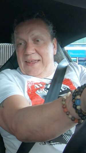 Richard Genzer Instagram - Tak kdo tady má automat? 🤣🤣🙈
A⁠
U⁠
T⁠
O⁠
cast: @terezie.garb @richardgenzer
📹️: @denydenzl
#AutoZAcek #AAAAUTO #Czech #CzechRepublic #Praha #Prague #Brno #Auto #Auta #Car #Cars #ambasador #fun #funny #genzer #gena #richardgenzer #sranda #funnyvideos