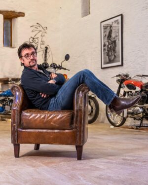 Richard Hammond Instagram - I gave DriveTribe a tour of my barn clubhouse. Watch the video on the DriveTribe YouTube channel.