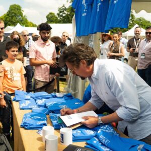 Richard Hammond Instagram - Great day filming at the #londonclassiccarshow @discoveryplusuk #richardhammondsworkshop #thesmallestcog @the.smallest.cog
