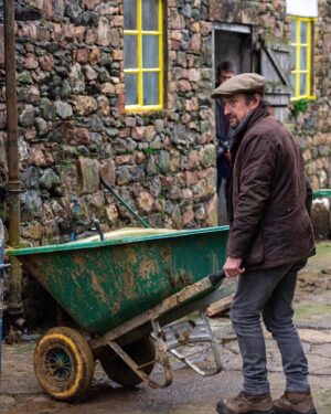 Richard Hammond Instagram - The second series of my workshop show is out now! 
Give it a watch on @discoveryplusuk 👀
#richardhammondsworkshop