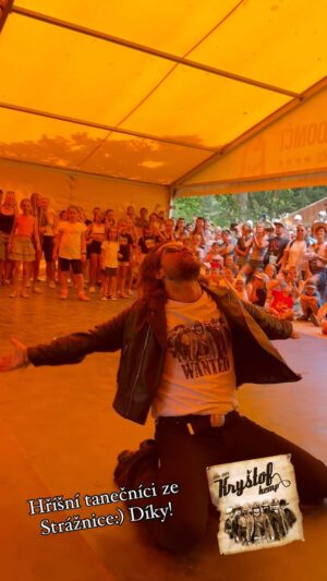Richard Krajčo Instagram - Tančírna, šerif Richardson, Kalamity Domča a vy! I takový je hříšný KryštofKemp 2024;)… 🏕️ www.krystofkemp.cz