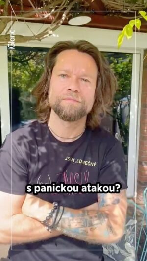 Richard Krajčo Instagram - Vypadá jako suverén, který se pro pódium narodil. Zpěvákovy koncerty jsou vyprodané a on při nich řádí, že byste jen těžko poznali, jak bojuje sám se sebou. Panické ataky Richardu Krajčovi málem zničily nejen kariéru, ale i rodinný život.

Více v podcastu (ne!)ZÁVISLÁ na webu iGlanc.CZ 

@casopisglanc 
#nezavisla @ne_zavisla @richard_a_karin #podcast