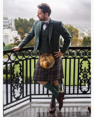 Richard Rankin Instagram - Pre #eltonjohnoscarparty. 
Thanks @macgregorandmacduff for this awesome kilt outfit. 
📸: @sammierussell