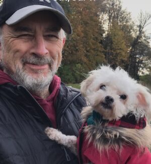 Richard Schiff Instagram - Happy Monday. Hanging with my other girl. #doglover