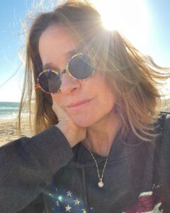 Richard Schiff Instagram - This is my wife. Today is her birthday. Everyone on the planet earth should wish her a happy birthday. Just because. @sheilakelleys