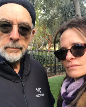 Richard Schiff Instagram - I’ve been married for 30 years. To the gorgeous and incredible @sheilakelleys in Hollywood, no less We are more in love now than ever. And this is even more true after a month of quarantine!! What’s our secret for a happy marriage?  The answer may surprise you. Go to the link in @sheilakelleys bio!