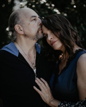 Richard Schiff Instagram - Marry me again baby. Happy 26 year anniversary LOML.  Photo: @joebuissink  #epiclove #anniversary @sheilakelleys