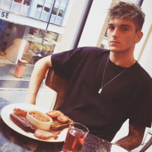 Richard Wisker Instagram - Sunday’s 😋🍴