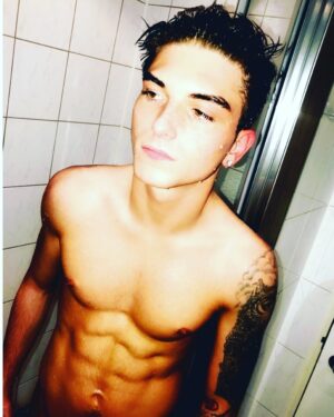 Richard Wisker Instagram - 💦💦