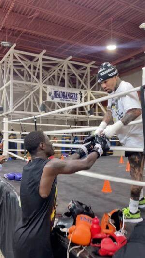 Richardson Hitchins Instagram - In the Gym Having Fun With @gervontaa and @booghb4life I’m Back In March 

#NewYorkCityFinest 
#BrooklynMade 
#TeamHit👊🏾Chins 
#Boxing