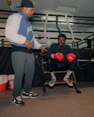 Richardson Hitchins Instagram - Staying Down And hustling My heart out For this I wanna be number one over all These ni**as !!! 1 Week away Next week we get active 😤 April 6th Las Vegas Fountain Blue Live on @daznboxing 

#TeamHit👊🏾Chins
#ChasingGreatness