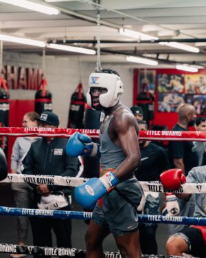 Richardson Hitchins Instagram - IM THE BEST 140 Pounder in the world and I’ll soon be the Best Fighter in The World April 6th Tune the Fuck in Man This shit gone get violent  I hope Lemos is mad tuff and a lot Tuffer than Me!!! Live on @daznboxing