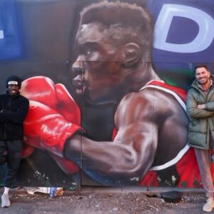 Richardson Hitchins Instagram - Shoutout to @eddiehearn and @matchroomboxing For coming back to Brooklyn to my gym cops and kids where it all started and helping me give back to the New generation of kids that’s coming up after me Chasing there dreams Can’t wait Saturday night will be A Goodie 🙏🏾🗽