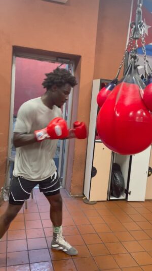 Richardson Hitchins Instagram - As Brodie would Say “AINT NO SAFETY ON THIS GLOCK!”

@onlyfans 
#KillaMode
#TeamHit👊🏾Chins
#Work!!!
#FREETANK