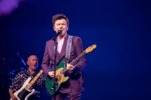 Rick Astley Instagram - Caru ti Cardiff 🏴󠁧󠁢󠁷󠁬󠁳󠁿 Next stop…Glasgow 🏴󠁧󠁢󠁳󠁣󠁴󠁿

📷 @oli_sound