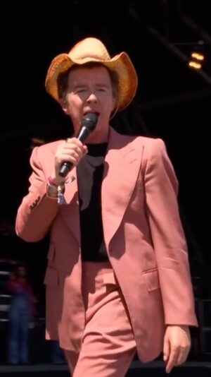 Rick Astley Instagram - @glastofest weekend is finally here!! Make sure to stay hydrated and wear your factor 50 ☀️💦🤠

📹 @bbciplayer