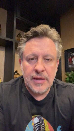 Rick Bonadio Instagram - O Filme Mamonas Assassinas | Não sou eu no filme! Veja o video. E assista o Filme!!!!