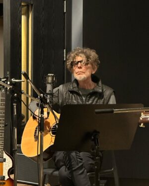 Rick Bonadio Instagram - Ensaios com os @titasoficial para o projeto Microfonado. Quanta música boa !!!