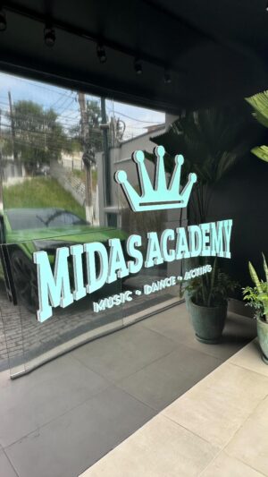 Rick Bonadio Instagram - ATENÇÃO GALERA DA MÚSICA! Desenvolva seu talento na Midas Academy. Cursos de canto ,dança, instrumentos, produção musical e muito mais. Informações :  11 96603-5555  WhatsApp  #midasacademy #midasacademyofc #rickbonadio #midasmusic #midasestudio #musica #danca #teatro #arte #escolademusica #escola #musica #educacao #talento #mercadodamusica #cursos #canto #voz #cantar #bateria #baixo #guitarra #instrumentosmusicais #producaomusical