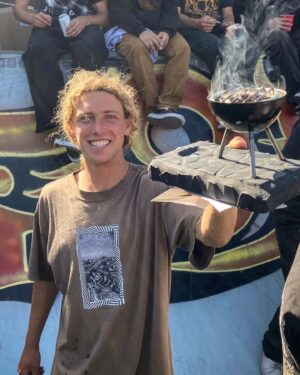 Rick Howard Instagram - @simonbannerot 🏆 @lowerbobs @pstonebru 🫑✨

congrats Simon! ❤️

📸: @bernie 
📲: @thrashermag @pabstbluerobin @awaysted 

#SimonBannerot
#GirlSkateboards