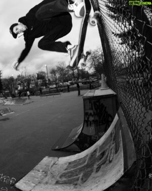 Rick McCrank Instagram - ⛓️@girlskateboards @vansskate @antisocialshop @spitfirewheels @thundertrucks 📸 @chwis_l