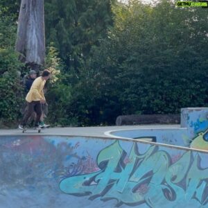 Rick McCrank Instagram - @girlskateboards @vansskate @antisocialshop 📱 @alexanderdouglascraig @fraaaaaaaaancis
