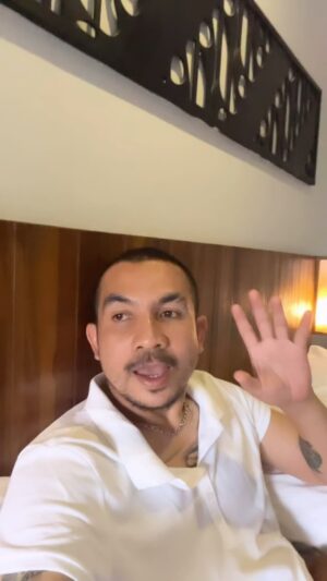 Ricky Komo Instagram - Ada yang sama dgn gw ngk.. klo mudik nginep dulu di kota yang di singgahi biar ngk capek bangat..!!