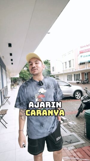 Ricky Komo Instagram - Ajarain ya 😄😄😄