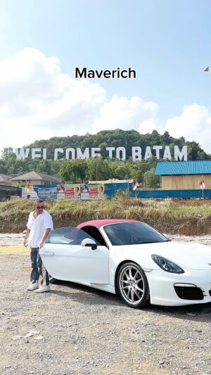 Ricky Komo Instagram - Yakin aja dulu anak rantau.. ngk ada yang ngk mungkin.. gw sumpahin mobil kayak gini ada di garasi rumah lo..!! Semangat anak rantau...!!! Jangan lupa pakai @maverich.id ya!!!