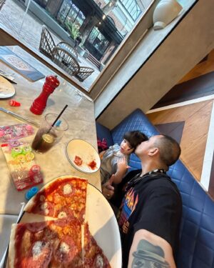 Ricky Komo Instagram - Hari ini si Gemez ini udh bisa minta di ajak ke Mall buat makan pizza.. 😀❤️ maaf ya madre @brinashabyna kita ngedate dlu, nanti kita bawain martabak pas pulang 😀😀😘
