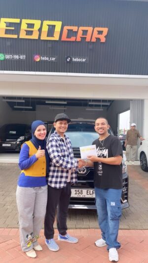 Ricky Komo Instagram - Siapa yang tau dengan jalan hidup.. hari ini gw jualan mobil untuk kakak ipar gw sendiri @dhila_dafbel dan @indrabekti , hidup itu mistery, yang penting tetep berusaha dan ngelakuin hal baik, dan insyaallah dapat hasil yang baik.. buat lo yg mau nyari mobil juga bisa ke gw ya @autohebo @hebo_car