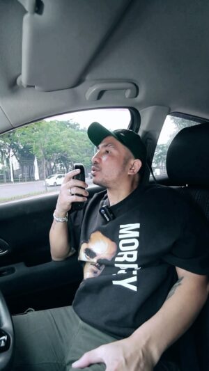 Ricky Komo Instagram - Jadi ini yang bikin target gw di sukai banyak cewek..!!!