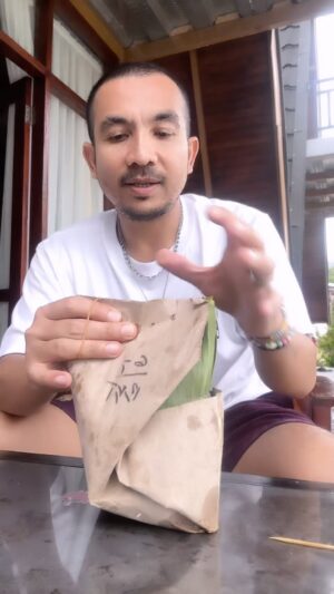 Ricky Komo Instagram - Ada yang tau beda nasi kapau sama nasi padang ngk?? Ini makan nya enak bgt, udara dingin dan tempat yang syahdu @tabekmandi_sikabu