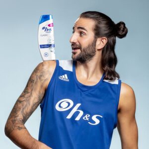 Ricky Rubio Instagram - ... “Eres lo que haces, no lo que dices que harás”… lema que aplico en mi día a día y gracias al que consigo las metas que me marco. Valores como la valentía, el coraje, el esfuerzo y la confianza en uno mismo, me han hecho convertirme en quien soy y son valores que comparto con @hys_es marca de la que estoy muy feliz de anunciaros que soy nuevo embajador. Pronto podréis descubrir nuestra nueva campaña juntos 😉 #QuítateloDeLaCabeza #embajador