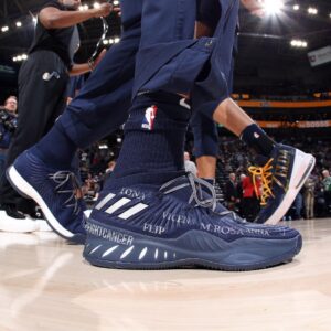 Ricky Rubio Instagram - In honor of all of you. 🌹 And those who are fighting cancer, you are not alone. We are fighting together. I’m auctioning this shoes and my game-worn jersey for @5forthefight Link in bio
