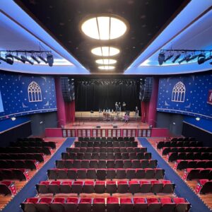 Ricky Skaggs Instagram - Ricky Skaggs and Kentucky Thunder along with very special guest, Sharon White, performed on Dec. 9, 2022, during the opening weekend of the historic, restored Ellis Theater, part of @martystuart’s new @martyscongress venue and future museum in Philadelphia, Miss.
.
.
.
.
#martystuart #congressofcountrymusic #sharonwhite #rickyskaggs #countrymusic #livemusic
