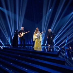 Ricky Skaggs Instagram - Enjoyed performing on the @cma Awards last night with @carlypearce and Sonya Isaacs of @theisaacsmusicofficial!
.
.
.
.
#carlypearce #lorettalynn #theisaacs #sonyaisaacs #cma #cmaawards #cmaawards2022 #rickyskaggs