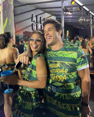 Ricky Tavares Instagram - Hoje é o dia do amor da minha vida
@juxavieroficial minha irmã, caçula, minha eterna princesa, a que sempre me da os melhores conselhos, parceira de trabalho e muito mais.
Poder ter você do meu lado é um presente de Deus. Me lembro que antes de você nascer eu, a mãe e o pai sentamos um dia no
Escritório e eles me pediram pra escolher seu nome, essa imagem nunca vai sair da minha cabeça
Irmãa, te desejo tudo de melhor na vida, você é o meu melhor presente, que esse ano que esta nascendo seja repleto de conquistas e muitossss sonhos realizados!!

Te amo até depois do fim ❤️