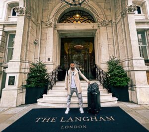 Ricky Whittle Instagram - Holiday season at the @langham_london ❤️🎄

After a beautiful stay at the @langhamgoldcoast Australia I was advised if ever in london to check out their sister hotel and she did not disappoint 😍
Huge thanks to all at the @langham_london for a beautiful stay on my quick trip to the motherland🇬🇧. Stunning suites,  great food,wonderfully helpful staff and a sick gym to compensate for the amount of British choccy I’ve stuffed my face with😜💪🏾 #sorryimnotsorry
Huge thanks to to my #langhamfamily @deearthur11 #alice #artours #joana @vxp @christiieeee #thelanghamhotel #london #hotellife #luxury #palmcourt #wigmorelondon #atesianbar