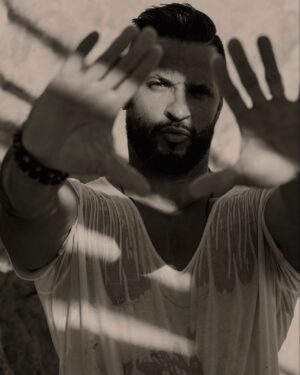 Ricky Whittle Instagram - Focus on the now. We are always so caught up on where we want to be, what we want in life, who we want to be and where in the future, or feel we are our past. Feel that our past defines us, that we can’t escape it, that it holds us back, burnt us,creates a fear,a feeling of insecurity or loneliness.
Focus on the now, on today. Every moment is a sliding door opportunity for you to improve or change your day and even your life for the better. 
Who and what makes you happy? Chase it, hold onto it, embrace it. If it hurts you,makes you feel sad,insecure,angry or jealous, then let it go, it isn’t helping you stay in the light. Stop worrying about what everyone else has or is doing, focus on you. 
We all have dreams and some admittedly arnt attainable but many moments are. They are easy,attainable for all. Take time out of each day for yourself. I say it over and over, music,movies, tv,books, activities, animals, nature,friends and family are all moments you can take for yourself to improve your mood or day. 
We are all here because we made it through some shit, some bad times happened but didn’t break us. It hurt but you got through it,take heart from your own strength to have come all this way, through all you have. 
Life isn’t a competition, you’ve already won,you are still here fighting on and have the opportunities to continue and make more moments and memories. Don’t waste it watching others live their lives,living through their moments. I post here rarely because I’m too busy trying to live my life and make MY moments. We are all the same no matter our race,religion,gender,nationality and more, we are all equally just trying to get through our days with a little more happiness than we had yesterday. I’m working on it everyday, sometimes I succeed, sometimes I don’t but I keep trying each day to be better.
We got this peeps 🙌🏾🙏🏾💪🏾❤️ spread a #whittle love. Take advantage of having friends and family whilst you can,of time with animals or nature, activities or silence. Tomorrow’s going to be a good day, you got this💪🏾 #positivevibes #positivity #awhittlelove #goodtimes 📸 @sarahorbanicphotos #blackandwhite #photography #focus