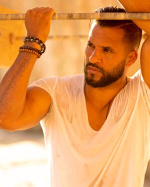 Ricky Whittle Instagram - Life’s a beach if you are. 
It’s a wonderful festive time of year but also the hardest for some who have lost loved ones and have to endure these times without dampening others spirits. Big love to all those with the courage and strength that are getting through this time. You are never alone, as long as you remember and keep those memories in the front of your mind they will always be with us,to feel bad is not wrong, to cry is not wrong, to feel sad,depressed,frustrated is all just how you feel. But know you got through yesterday, you will get through today and you will continue through that dark tunnel with that strength and courage. Eventually that light at the end of the tunnel gets brighter whilst the darkness fades. Focus on that light, keep that energy and the positivity in the world, focus on that which help us. Memories,Nature, animals, music, film,tv, training, learning something new or exciting, friends or family. 2020 was a tough one for all, 2021 not much better but better and you got through both. I’m not a doctor,scientist or in the know but i am an optimist and hope 2022 will be a wonderful improvement for you all. I wish you all strength, health, happiness and success. I hope we can all look out for each other more, be understanding and listen. We have two ears and one mouth, by that ratio I say we should listen twice as much as we speak. Pay attention, listen, learn and hopefully we can continue to move forward together, equally. We are all human,we all have love in our hearts,hate is a choice,a choice I have no time for. People have their journeys and I wish them well. Anyone carrying hate will only poison their own mind and future bringing me back to… life’s a bitch if you are. This message won’t apply to everyone, I sometimes see people remark and make negative comments, then this message ain’t for you ,not everything is about you🤷🏾‍♂️ just move on. This is for anyone who wants to hear it, who just wants a little positivity to pass a few minutes. For you who got this far and wanted to…
You got this💪🏾❤️🙏🏾🙌🏾 Happy new year

📸 @sarahorbanicphotos #positivevibes #positivitybreedspositivity #happynewyear #love to my #whittlefamily