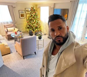 Ricky Whittle Instagram - Holiday season at the @langham_london ❤️🎄

After a beautiful stay at the @langhamgoldcoast Australia I was advised if ever in london to check out their sister hotel and she did not disappoint 😍
Huge thanks to all at the @langham_london for a beautiful stay on my quick trip to the motherland🇬🇧. Stunning suites,  great food,wonderfully helpful staff and a sick gym to compensate for the amount of British choccy I’ve stuffed my face with😜💪🏾 #sorryimnotsorry
Huge thanks to to my #langhamfamily @deearthur11 #alice #artours #joana @vxp @christiieeee #thelanghamhotel #london #hotellife #luxury #palmcourt #wigmorelondon #atesianbar