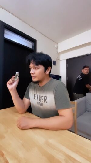 Rico Verald Instagram - Ambil kalo bisa!!! Mau parfumnya cek di link shopee di bio ya