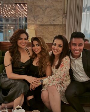 Ridhima Pandit Instagram - Took some time off to “live” a little 💗🥹 
Ghost mode deactivated 💁🏻‍♀️🙌🏻 

B’days are always special thankyou to each one of you for making it so so special for me with your wishes 💗💗💗. Spent it with my loved ones, missed a few.. This b’day was different and special ♥️☺️✨
.
.
.
#birthday2024 #birthdayszn #london #londonlife