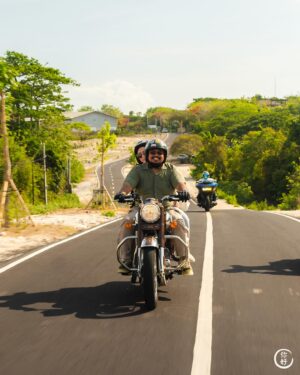Rigen Rakelna Instagram - Kemarin sunmori di Bali bareng sama istri pake unit Royal Enfield Classic 350 dari @nusantararoyalenfield.bali. Seru banget yaa ternyata sunmori di Bali, kapan kapan harus diagendakan jalan ke Kintamani deh. Ketemu sama temen temen anak Sency malah di Bali, di Jakartanya mah boro boro wkwk. Terima kasih ya @indhningtys udah mau temenin sunmori di Bali.

📸 @chindorider