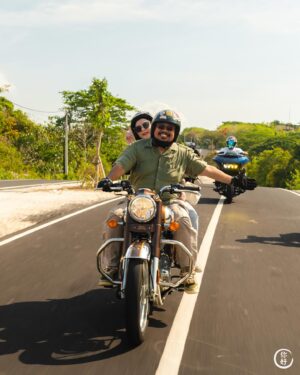 Rigen Rakelna Instagram - Kemarin sunmori di Bali bareng sama istri pake unit Royal Enfield Classic 350 dari @nusantararoyalenfield.bali. Seru banget yaa ternyata sunmori di Bali, kapan kapan harus diagendakan jalan ke Kintamani deh. Ketemu sama temen temen anak Sency malah di Bali, di Jakartanya mah boro boro wkwk. Terima kasih ya @indhningtys udah mau temenin sunmori di Bali.

📸 @chindorider