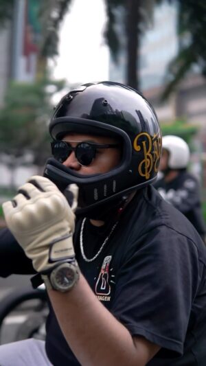 Rigen Rakelna Instagram - RATA VOL. 1 (Riding Akhir Tahun) berangkat dari @pancagarage_bintaro menuju tempat makan terbaik @warungkondre. Ini adalah bukti bahwa kita menyambut 2024 dengan misi kolaborasi tanpa ada kompetisi. Gimana pak Haji @andreastaulany ?